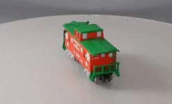RMT 96950 O Christmas Caboose With Operating Marker Lights 17 RMT 96950 O Christmas Caboose With Operating Marker Lights -Bachmann Store 20201002 074551 C1 Trainz 4539276 02