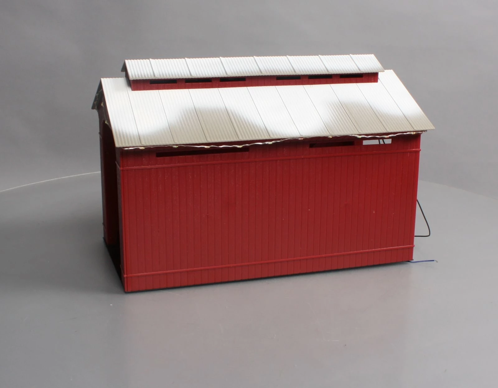 Lionel 1929090 O Lighted Christmas Half-Covered Bridge 10 Lionel 1929090 O Lighted Christmas Half-Covered Bridge - Image 8