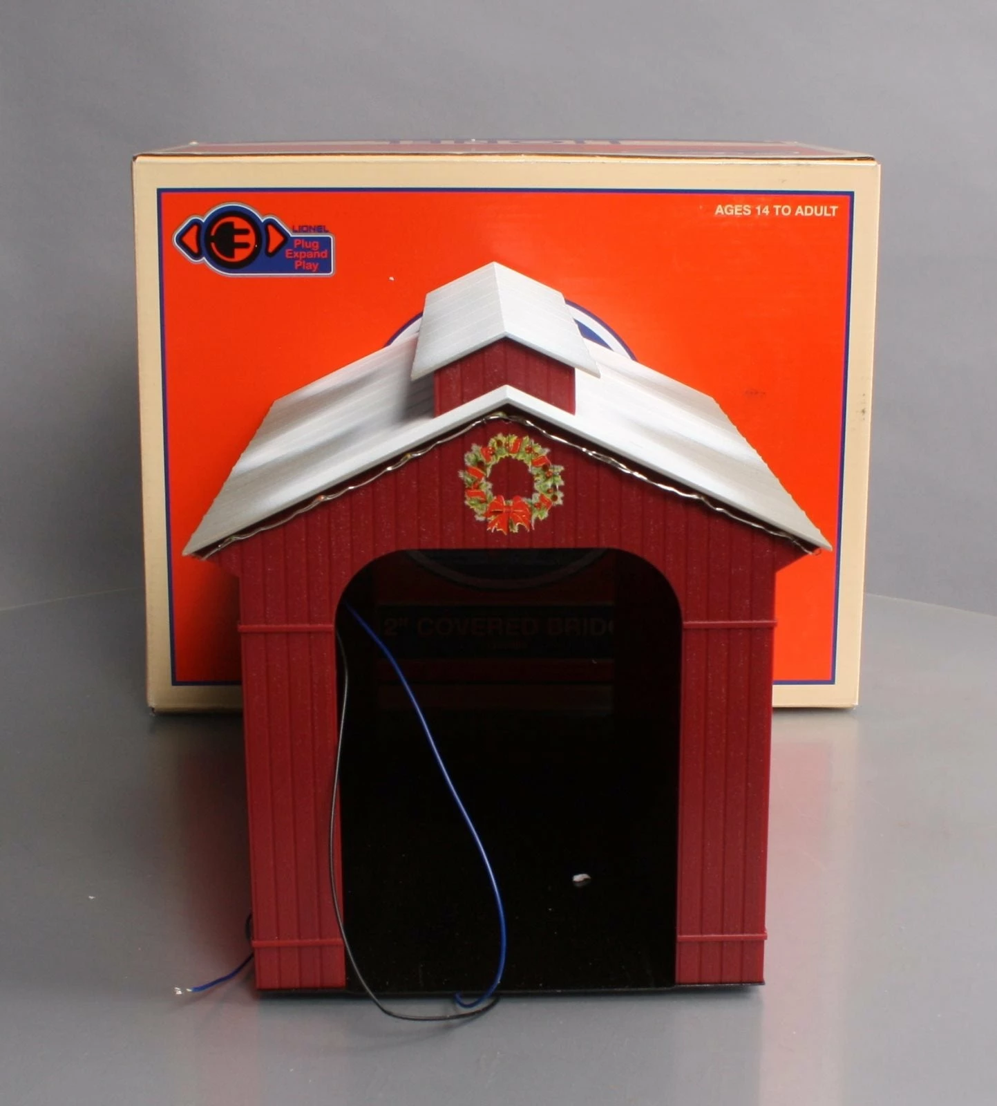 Lionel 1929090 O Lighted Christmas Half-Covered Bridge 3 Lionel 1929090 O Lighted Christmas Half-Covered Bridge