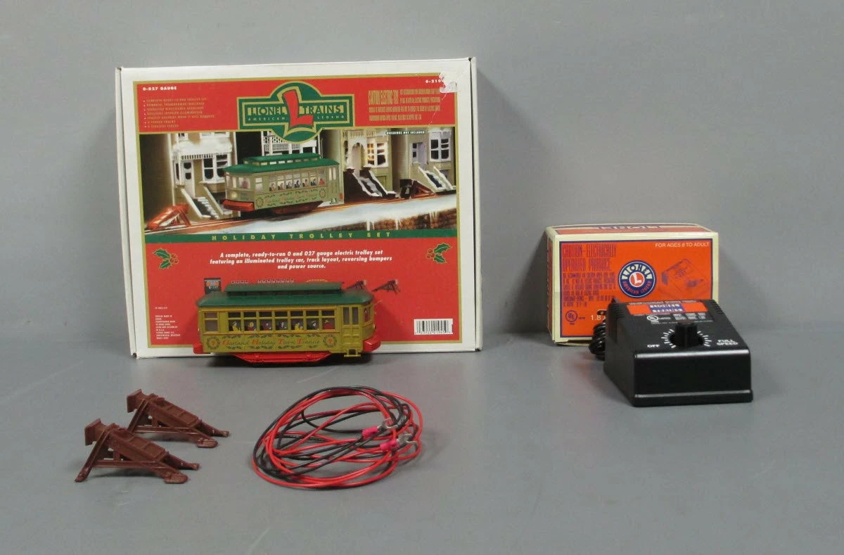 Lionel 6-21945 O Gauge Christmas Trolley EX/Box 3 Lionel 6-21945 O Gauge Christmas Trolley EX/Box